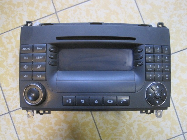 Mercedes Benz Sprinter W906 CD / Navi Radio passend ab Bj. 2006 ! A 9068201489